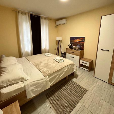 Urban Apartment In Blloku ติรานา ภายนอก รูปภาพ